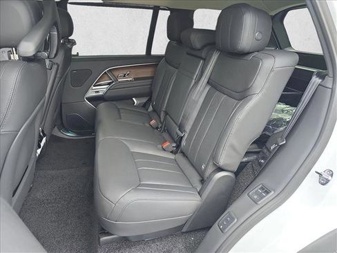 New 2026 Land Rover Range Rover Long Wheelbase SE image 14