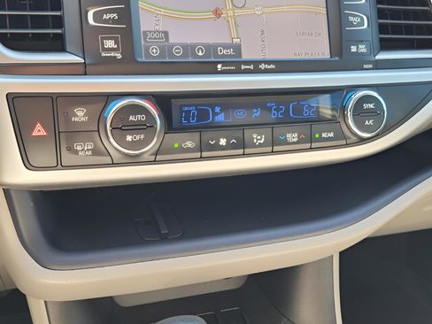 Certified 2019 Toyota Highlander Limited image 24