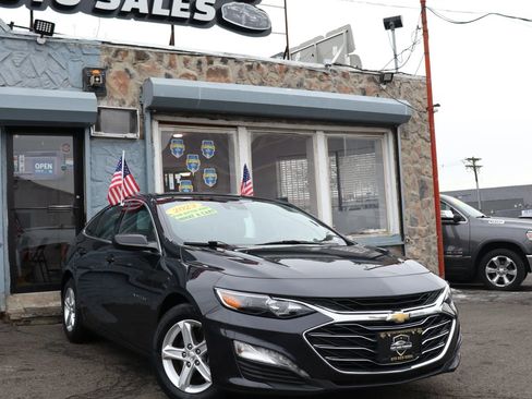 Used 2023 Chevrolet Malibu LT image 2