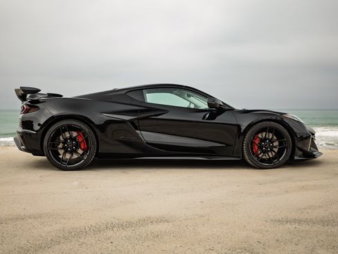 Used 2026 Chevrolet Corvette Z06 RWD image 5