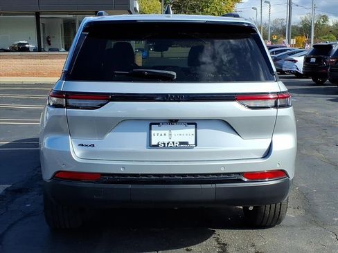 Used 2023 Jeep Grand Cherokee Altitude image 6