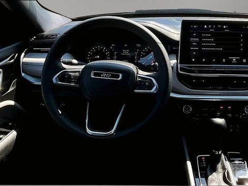 Used 2025 Jeep Compass Limited AWD/4WD image 10