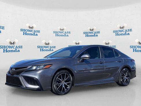 Used 2021 Toyota Camry SE w/ Convenience Package FWD image 2