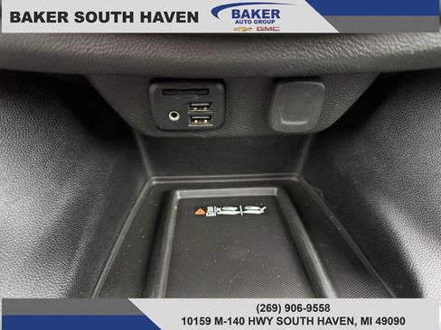 Used 2022 Chevrolet Traverse RS image 25