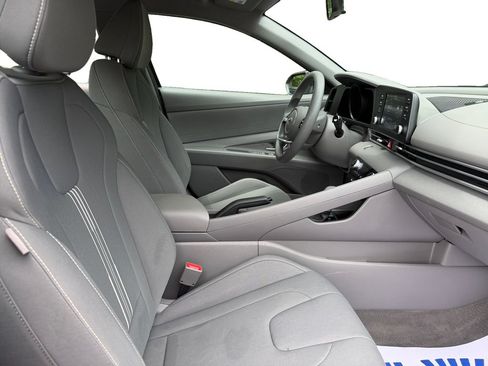 Used 2023 Hyundai Elantra SEL w/ Preferred Accessory Package FWD image 15