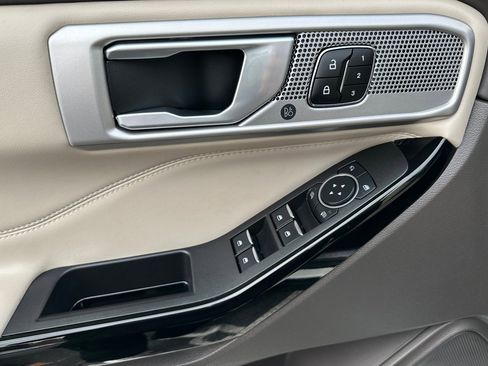 Used 2023 Ford Explorer Platinum w/ Equipment Group 601A image 11