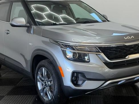 Used 2023 Kia Seltos S AWD/4WD image 2
