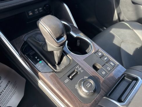 Used 2023 Toyota Highlander Platinum AWD/4WD image 16