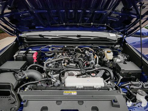 Used 2025 Toyota Tacoma TRD Off-Road image 32