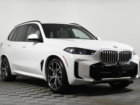 Used 2026 BMW X5 xDrive50e w/ M Sport Package image 9