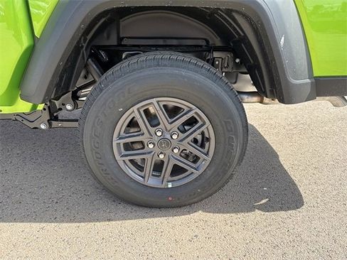 New 2025 Jeep Gladiator Sport image 9