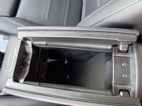 Used 2021 Mercedes-Benz GLB 250 4MATIC image 41