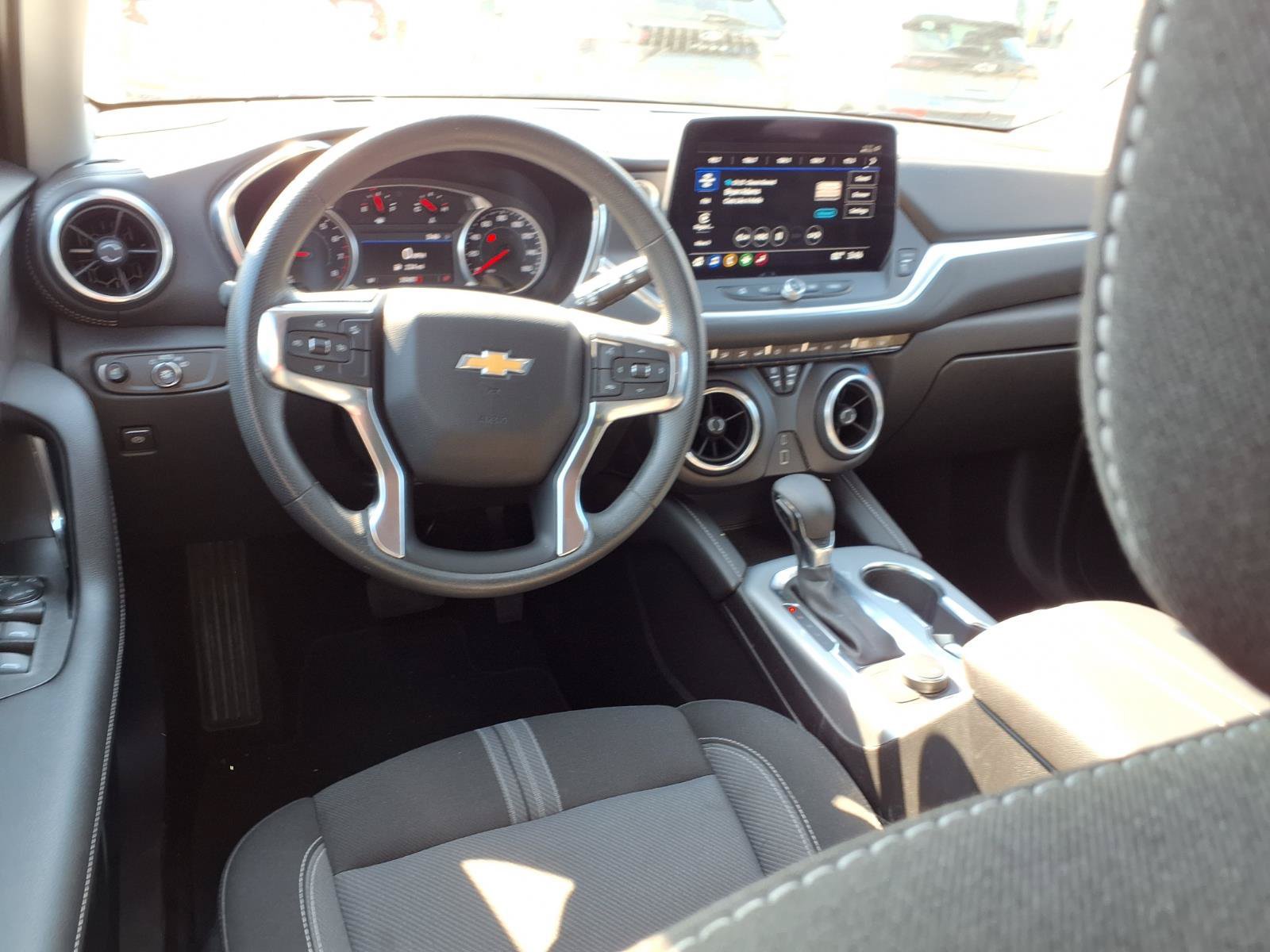 Used 2025 Chevrolet Blazer LT FWD image 7