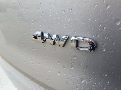 Used 2017 Ford Explorer XLT image 24