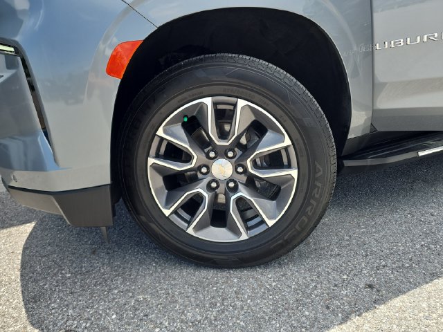 Certified 2024 Chevrolet Suburban LT AWD/4WD image 33