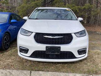 Used 2023 Chrysler Pacifica Touring-L video 2