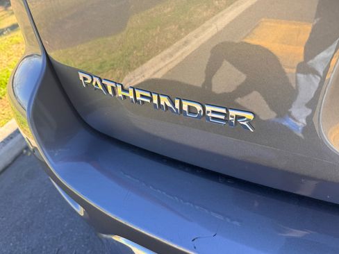 Used 2019 Nissan Pathfinder S image 34