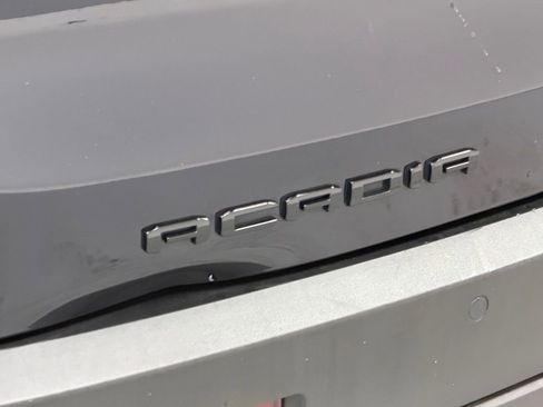 Used 2022 GMC Acadia SLT w/ Elevation Edition image 8