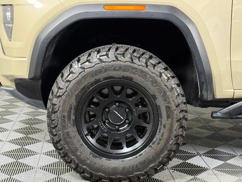 Used 2024 GMC Canyon AT4X AWD/4WD image 14