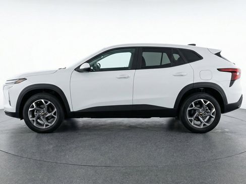 Used 2025 Chevrolet Trax LT FWD image 5
