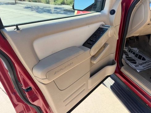 Used 2006 Ford Explorer XLT AWD/4WD image 19