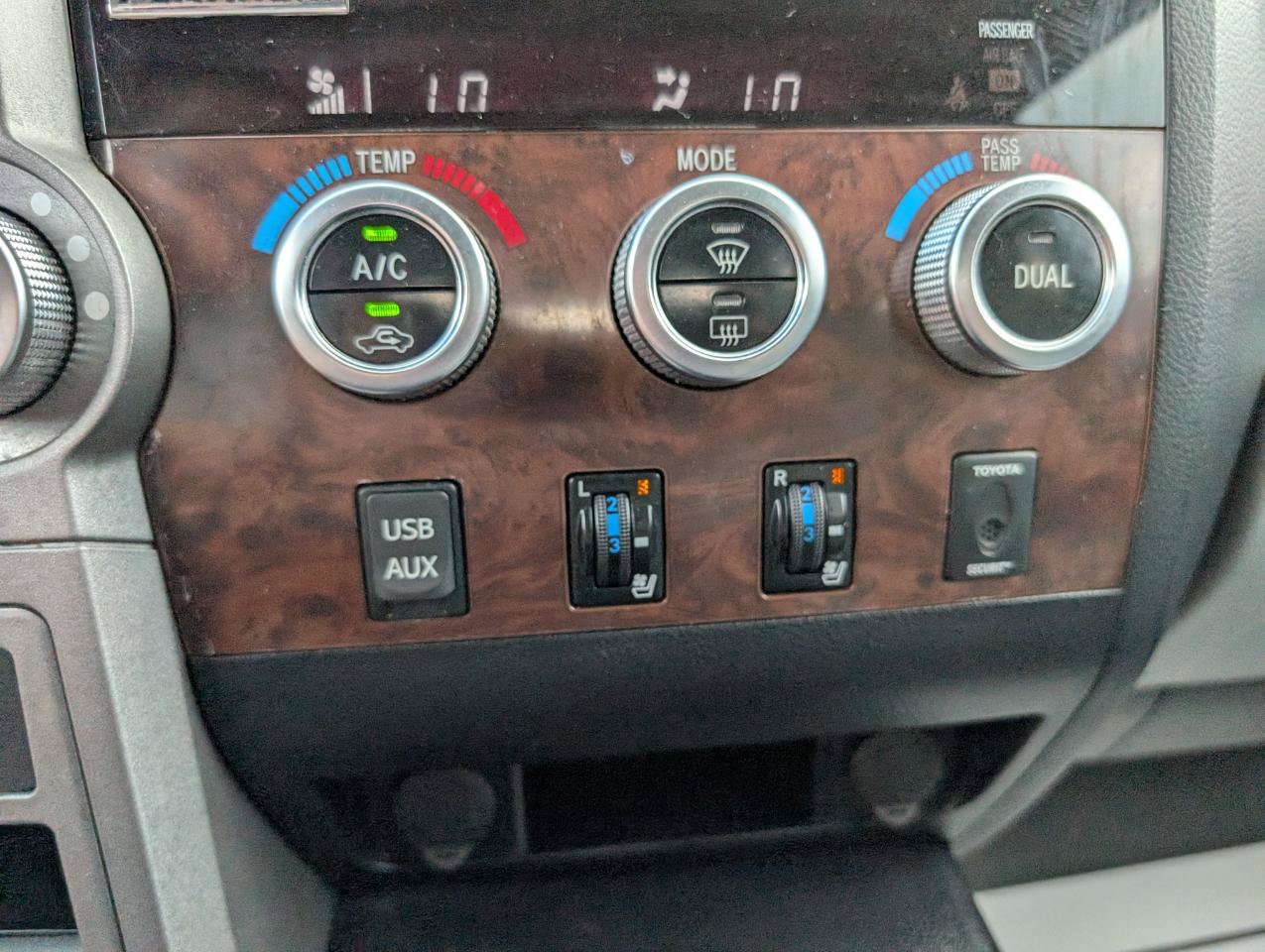 Used 2011 Toyota Tundra Limited w/ Platinum Pkg AWD/4WD image 17