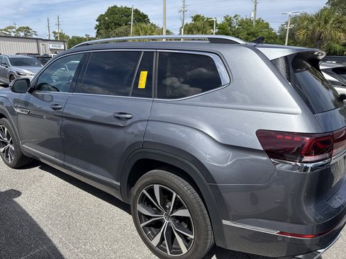 Used 2024 Volkswagen Atlas SEL Premium R-Line image 3