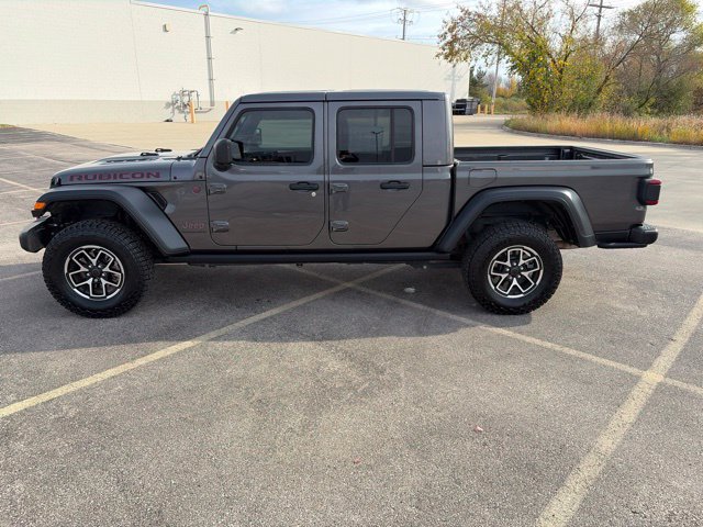 Used 2025 Jeep Gladiator Rubicon w/ Convenience Group AWD/4WD image 3