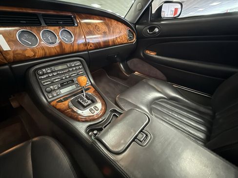 Used 2006 Jaguar XK8 Convertible RWD image 28
