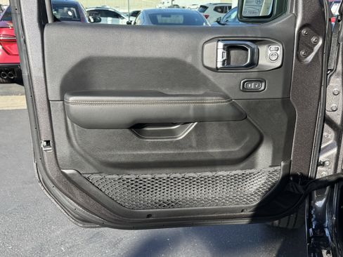 Used 2025 Jeep Wrangler Unlimited Sahara w/ Safety Group AWD/4WD image 12