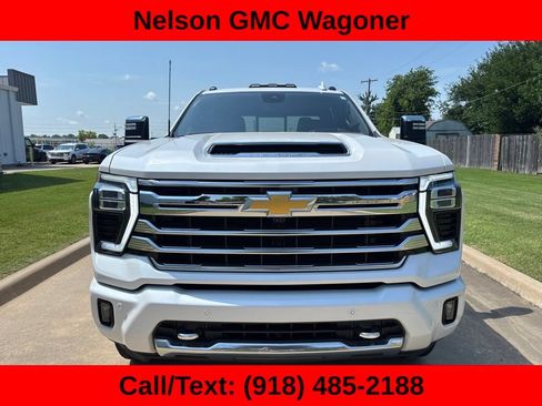 Used 2025 Chevrolet Silverado 3500 High Country w/ High Country Premium Package AWD/4WD image 2