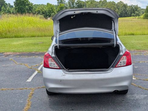 Used 2013 Nissan Versa SV FWD image 36