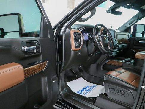 Used 2022 Chevrolet Silverado 2500 High Country AWD/4WD image 3