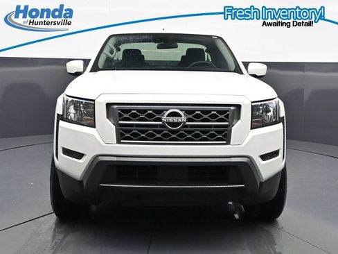 Used 2024 Nissan Frontier SV RWD image 3