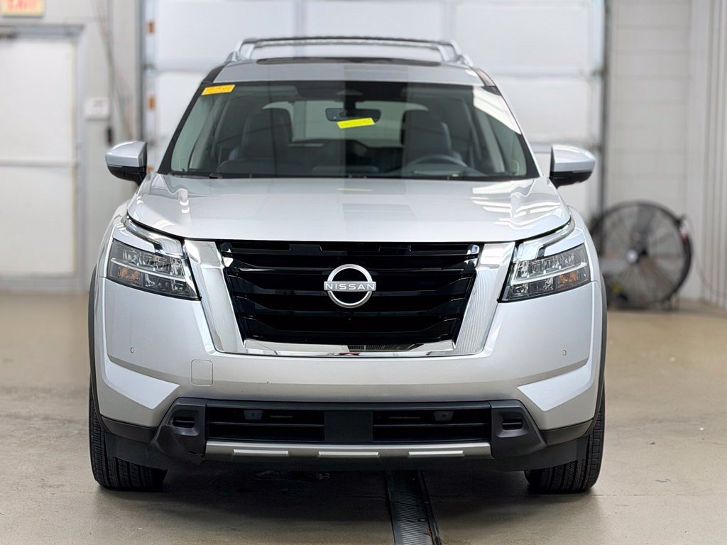 Used 2024 Nissan Pathfinder Platinum AWD/4WD image 2