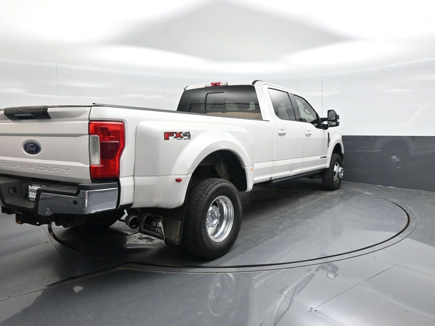 Used 2019 Ford F350 Lariat w/ Lariat Ultimate Package AWD/4WD image 9