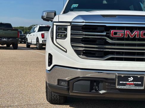 Used 2022 GMC Sierra 1500 SLT w/ SLT Convenience Package RWD image 4