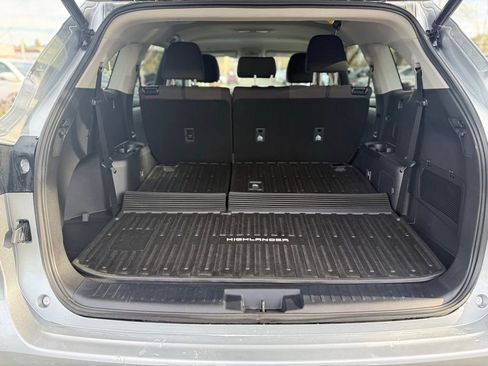 Used 2022 Toyota Highlander LE image 11
