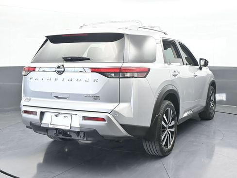 Used 2023 Nissan Pathfinder Platinum image 5