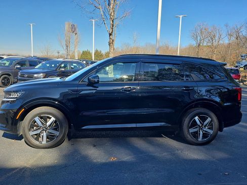 Used 2023 Kia Sorento S w/ Panoramic Sunroof Package image 5