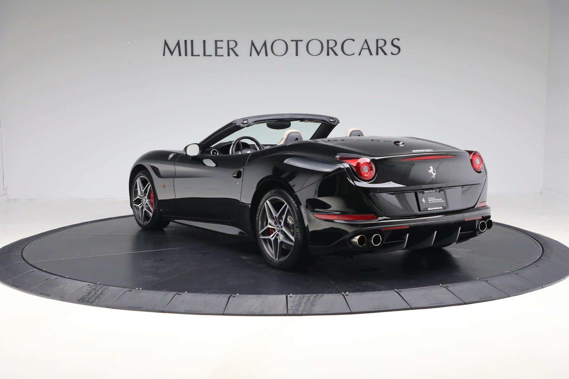 Certified 2016 Ferrari California T RWD image 6