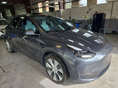 Used 2023 Tesla Model Y Long Range AWD/4WD image 3