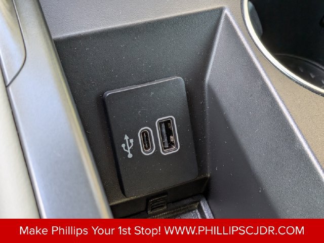 Used 2025 Lincoln Nautilus Reserve AWD/4WD image 23