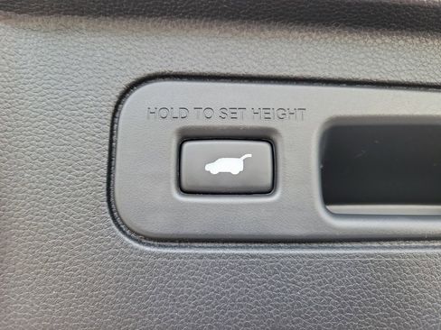Used 2025 Honda Pilot TrailSport image 13