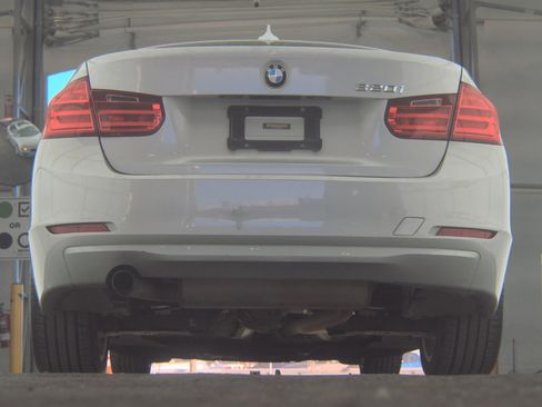 Used 2013 BMW 320i Sedan image 4