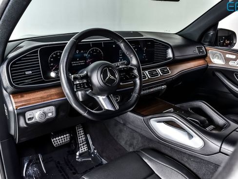 Used 2025 Mercedes-Benz GLS 450 4MATIC image 17