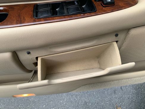 Used 2000 Toyota Avalon XLS image 17