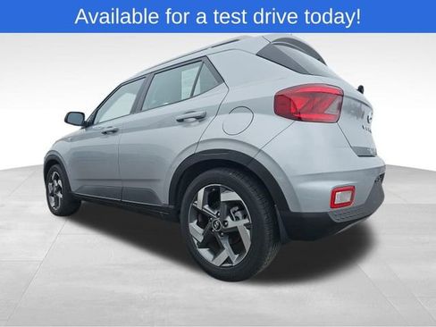 Used 2023 Hyundai Venue SEL image 3