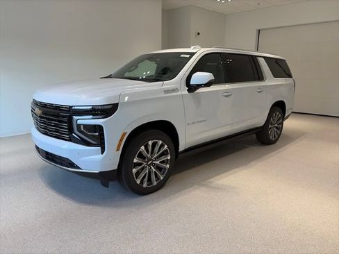 New 2026 Chevrolet Suburban High Country AWD/4WD image 3