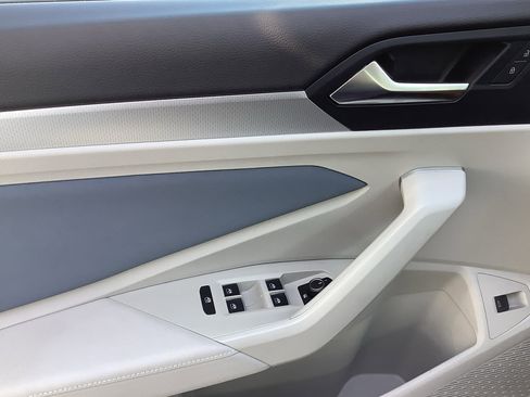 New 2025 Volkswagen Jetta SE image 28